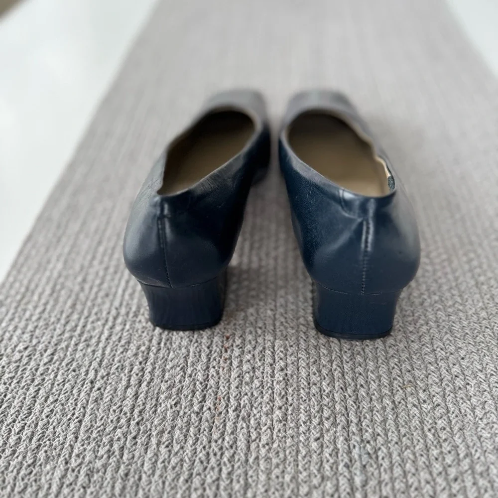 Vintage navy leather square-toe heels - Picture 10 of 12